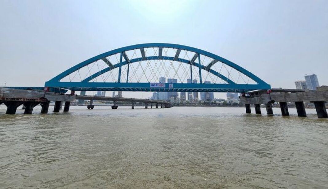India, arch bridge, steel girders, Mumbai, Coastal Road, Bandra Worli Sea Link, construction, transportation infrastructure, Mumbai Coastal Road Project, economic development.