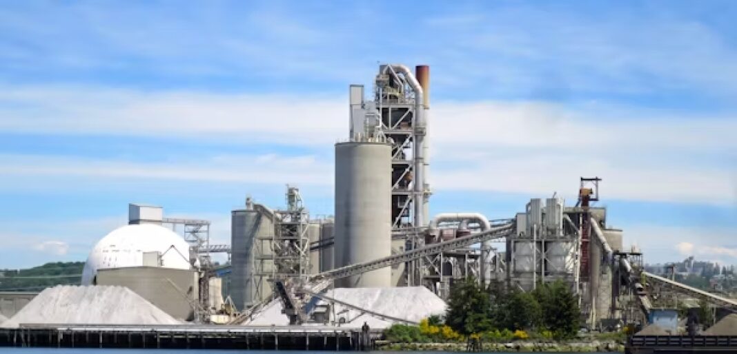 GAIL (India) Ltd, Green hydrogen plant, Madhya Pradesh, renewable energy, sustainability, innovation, proton exchange membrane electrolyser, solar energy, National Green Hydrogen mission, carbon emissions reduction, hydrogen distribution, Solar power plants, hydrogen blending, city gas distribution network, Engineers India Limited, IIT Kanpur, Carbon footprint reduction