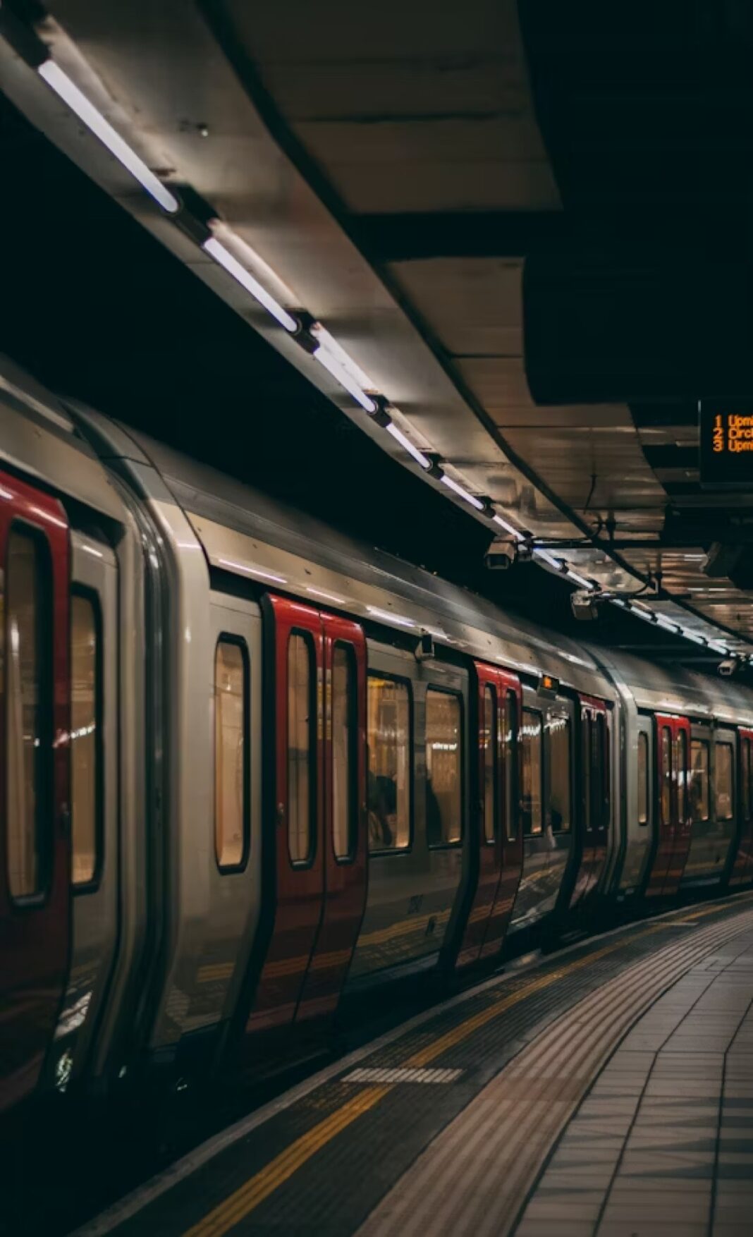 Mumbai Metro 3_ Phase 1 to Transform City Transit from July 1 Mumbai Metro 3, Phase 1, Aqua Line, MMRCL, Aarey, BKC, connectivity, sustainability, construction, Green Building Practices, energy efficiency, solar panels, environmental sustainability, economic growth.