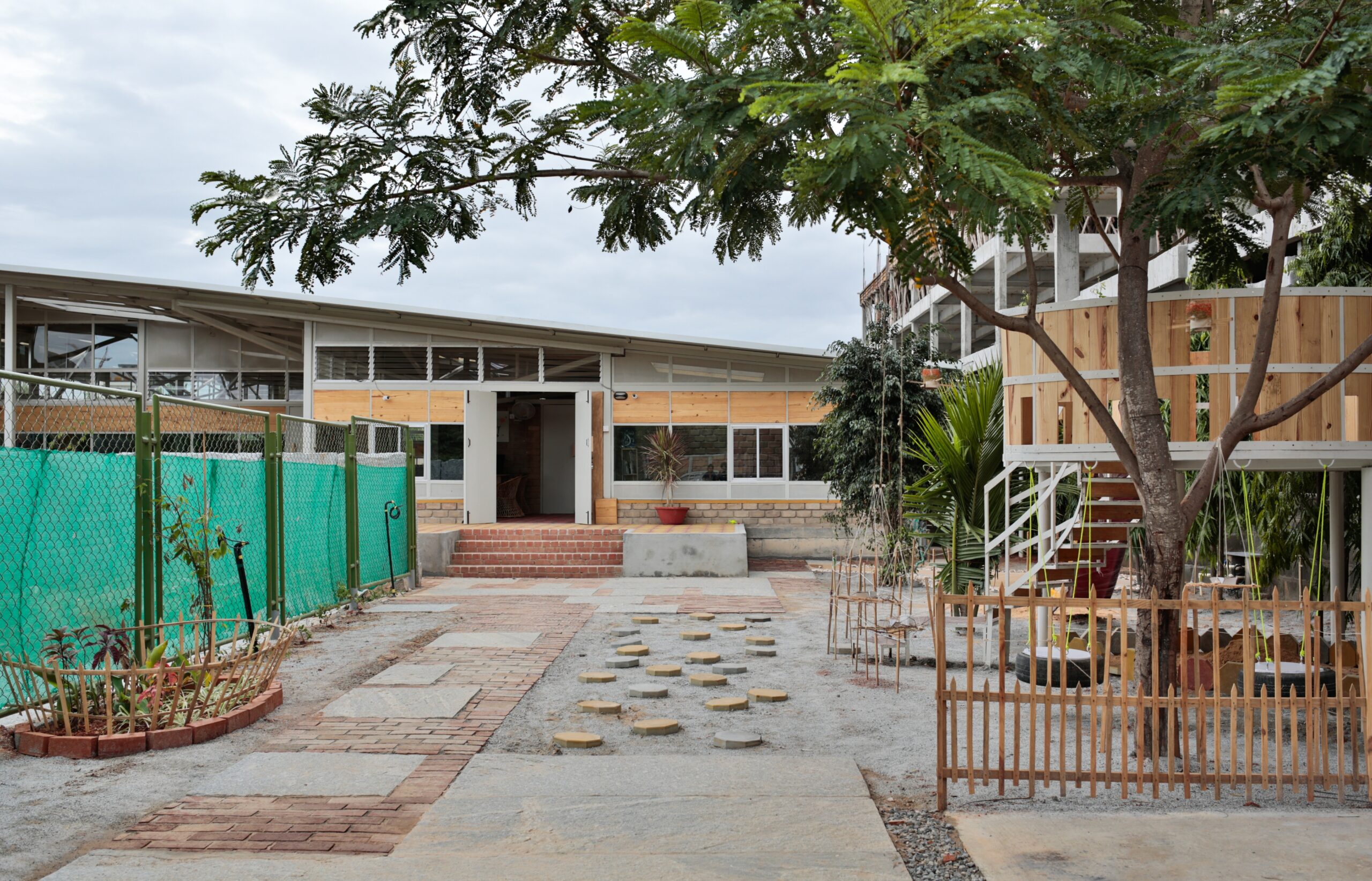 sustainable architecture, ecological design, steel in construction, zero waste building, recycled materials, environmental transparency, reuse and recycling, urban sustainability, climate change resilience 