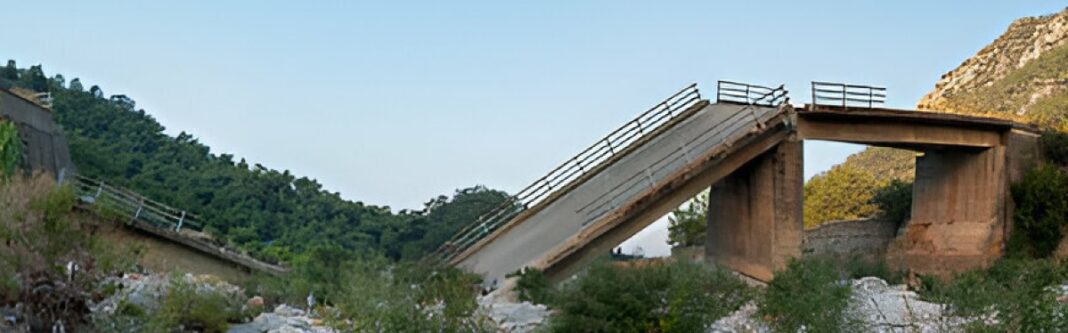 Bridge collapse, Giridih district, infrastructure safety, construction quality, Jharkhand, monsoon rains, structural reliability, transportation infrastructure, connectivity, safety protocols, oversight, infrastructure development