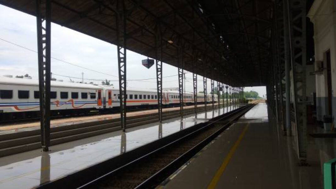 Tambaram Railway Station, redevelopment, six-platform terminal, modern amenities, Creative Group, Amrit Bharat Station Scheme, Chennai Central, Egmore, infrastructure, accessibility,resident-activist Dayanand Krishnan, escalators, steel pillars.