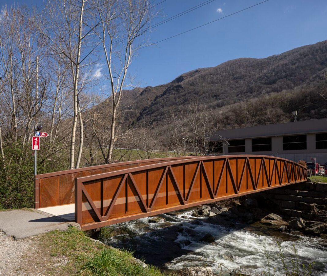Mezzovico Pedestrian Footbridge, Switzerland, Mezzovico, Via Cavazz, River Vedeggio, N3 cycle path, pedestrian bridge, bicycle bridge, truss design, RHS profiles, structural renovation, concrete slabs, architectural integrity