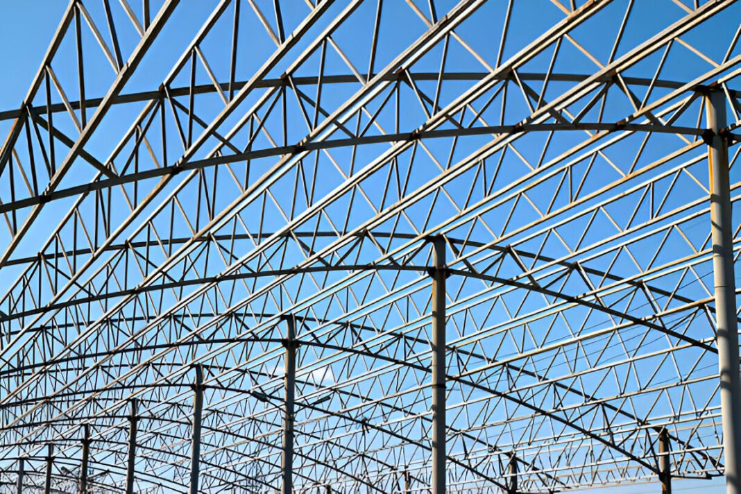 Constructability-based design, steel structures, optimisation, penalty functions, grouping strategy, truss beams, industrial buildings, civil engineering, structural safety, European regulation, 2D steel truss, 3D steel structure, load definition, design variables, penalty functions