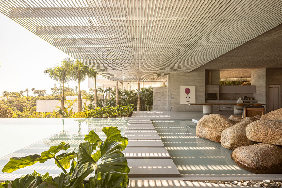 Ponte House, TETRO Arquitetura, modern residence, Florianópolis, Brazil, innovative architecture, seaside slope, Hercílio Luz Bridge, architectural expression, residential design, sustainable architecture.