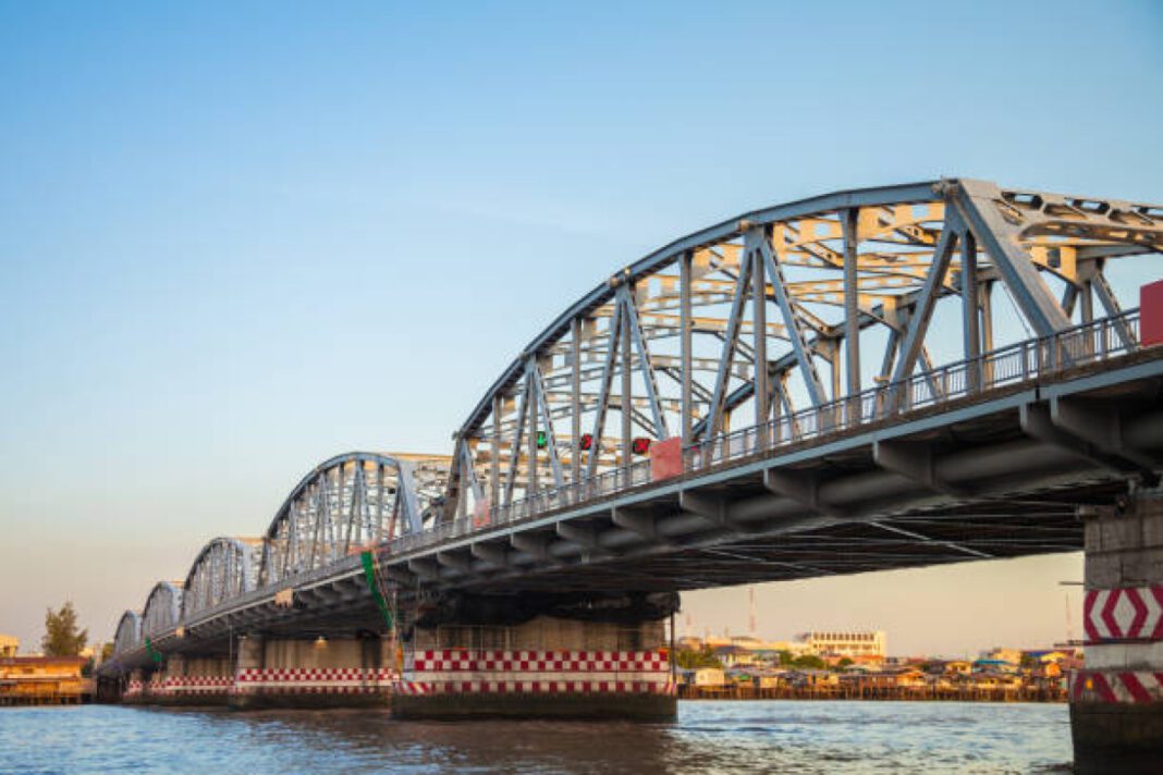 Phaphamau, Steel bridge, Ganga River, Transportation, National Highways Authority of India (NHAI), Infrastructure, Construction, Six-lane bridge, Transportation efficiency, Urban infrastructure, Transportation challenges