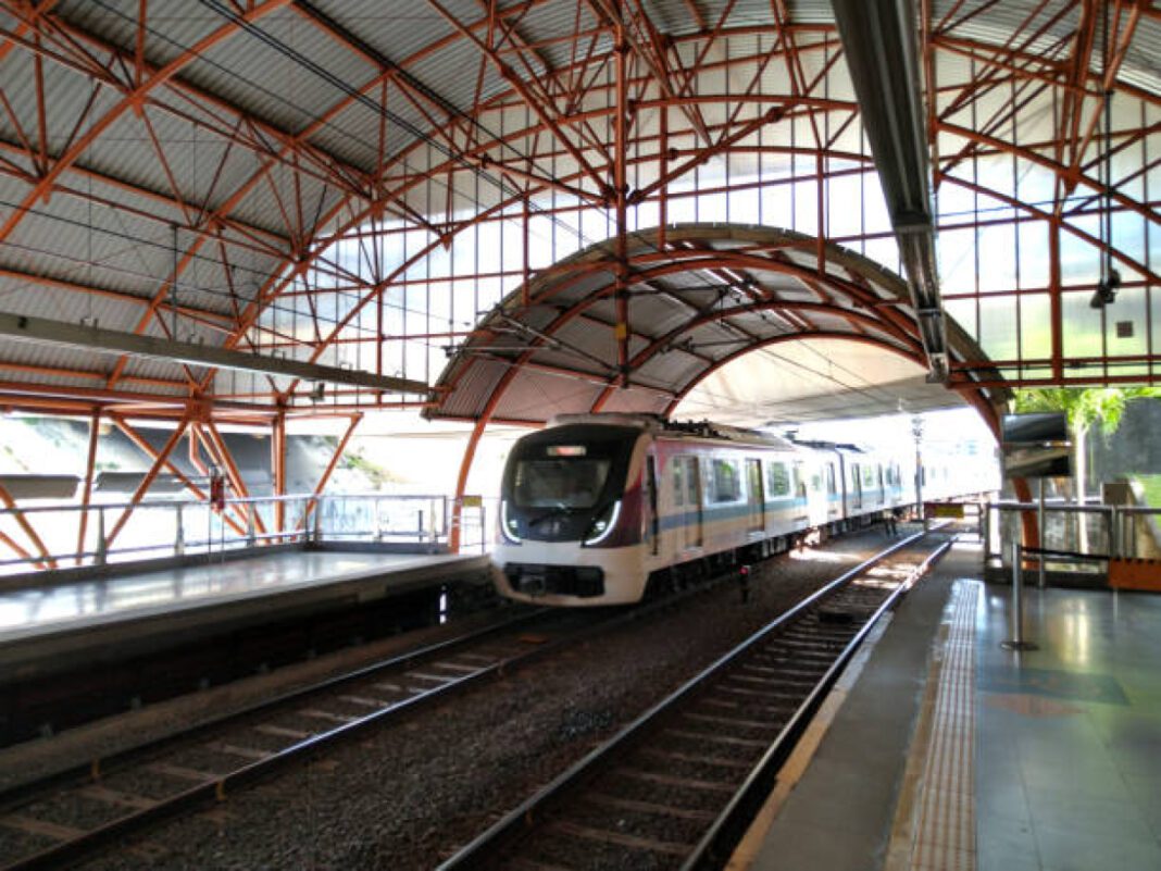 Subway station in Salvador from inside RVNL, Nagpur Metro Rail Project, Metro Station Construction, Maharashtra Metro Rail Corporation, Elevated Metro Stations, Urban Rail Infrastructure, Rail Vikas Nigam Ltd, Transportation Development