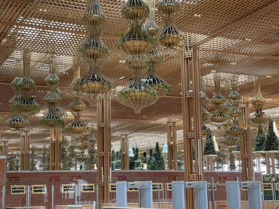 Airports, Steel Construction, Aviation Infrastructure, Long-Span Roofs, Prefabrication, Terminal Design, Fast-Track Construction, Structural Engineering, Passenger Experience, India Expansion