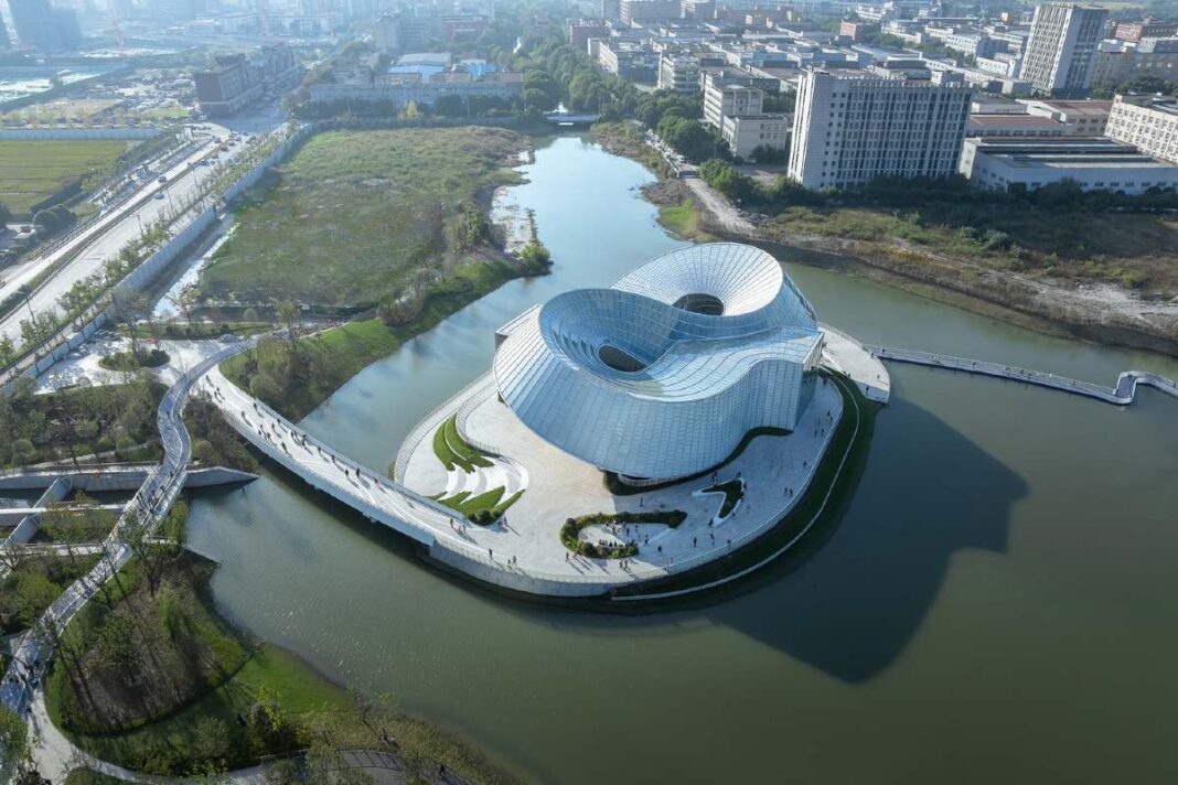 Yohoo Museum, Hangzhou architecture, Aedas design, jade-inspired building, steel architecture China, cultural landmarks Hangzhou, modern museum design, double-ring structure, emerald glass facade, Chinese heritage architecture, light well architecture, jade glass design, architectural innovation, steel frame museum, scenic museum China