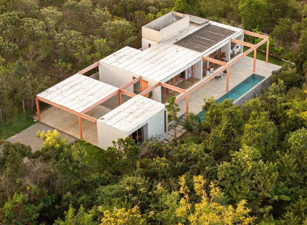 Grota's House, Brasília architecture, Esquadra Arquitetos, Brazilian residential design, steel and concrete house, Cerrado-inspired home, eco-friendly architecture, sustainable house design Brazil, mixed structural system, minimalist house Brazil, agroforestry integration, native forest house, custom steel structure, vibrant window frames, Central Plateau homes, orange steel architecture, nature-integrated home, single-storey modern house, small house big design, eco-conscious living Brazil