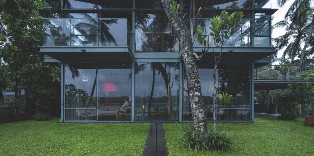 Reflective Retreat Designed for Tranquility and Modern Living