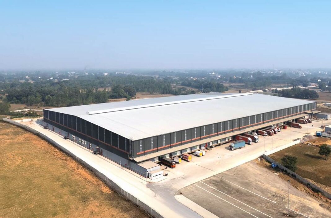 Everest Industries, KMRA Associates, Lucknow warehouse, modern warehousing in India, sustainable logistics facility, industrial infrastructure, greenfield development, AISC-2016 standards, MBMA guidelines, standing seam roofing, logistics hub, warehouse construction India, advanced warehousing solutions, warehouse design and execution, sustainable warehouse India