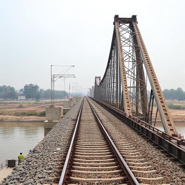 North Central Railway completes survey for a new Yamuna rail bridge in Prayagraj, ensuring heritage preservation and future capacity expansion.