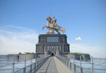 What Keeps a Monument Standing? Monument