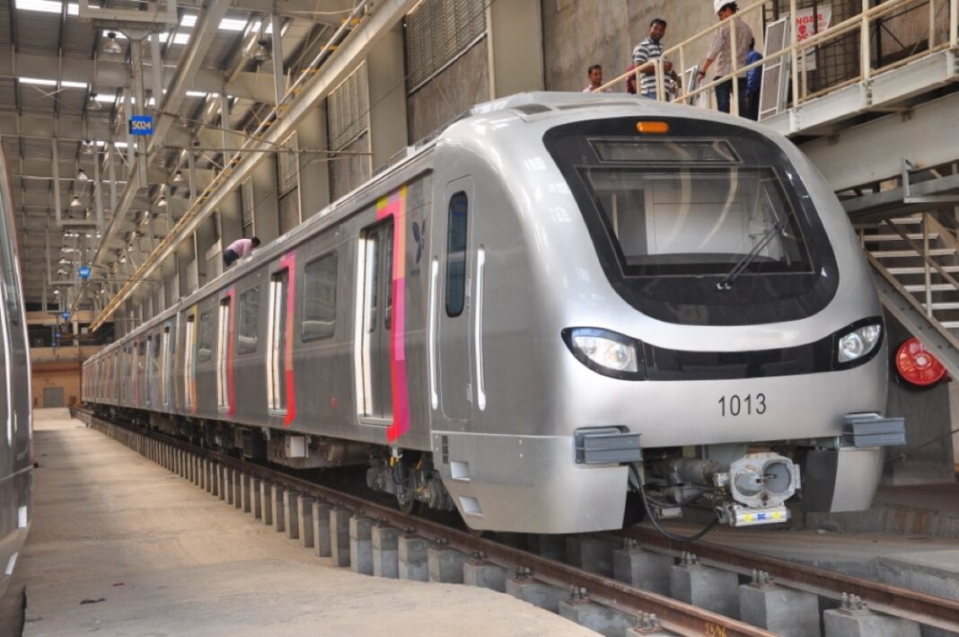 Dadar, Mumbai Metro, MMRCL, traffic diversions, construction, underground station, Steelman Junction, Metro Line 3 project, integrated testing, Aarey Colony, Bandra Kurla Complex, traffic congestion.