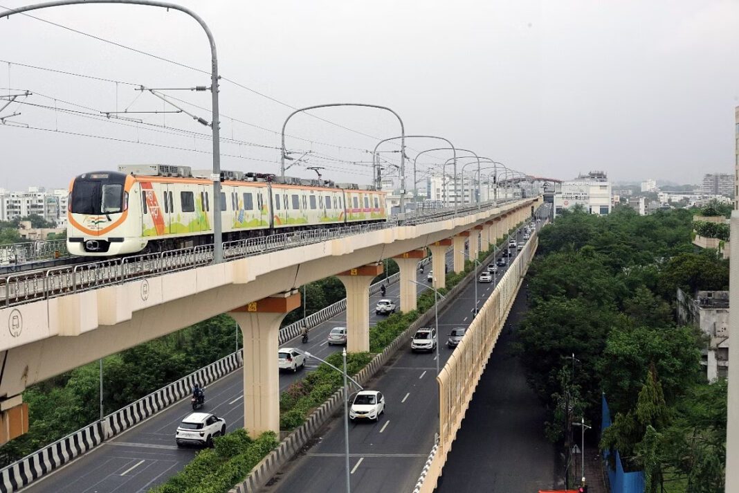 South India, double-decker flyover, rail-cum-road, trial run, Bengaluru Metro, Ragigudda, Bangalore Metro Rail Corporation Limited (BMRCL), infrastructure development,