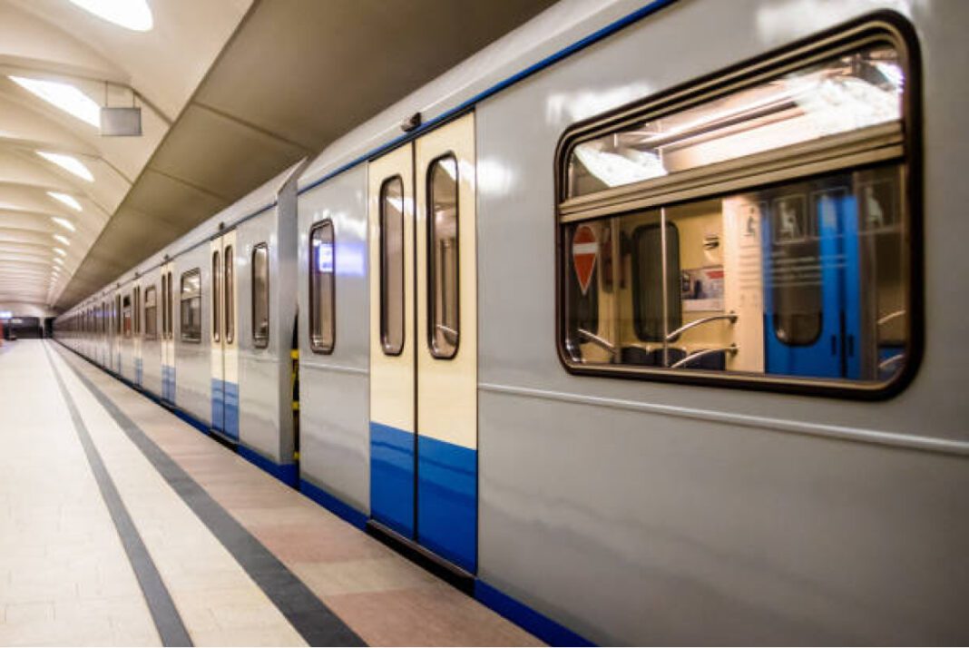 Metro Railway, Kolkata Line-4, Yellow Line extension, No Objection Certificate (NOC), civil construction, metro tunnel, RCC box-pushing method, underground extension.