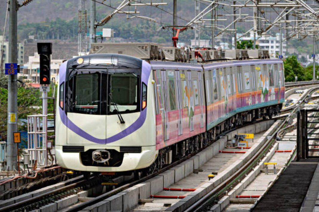 Kochi Metro, Phase II, Pink Line, construction start, viaduct, CEZ Metro station, Afcons Infrastructure Ltd, Asian Infrastructure Investment Bank, JLN Stadium to Infopark, Cochin SEZ, system and signaling, traffic congestion