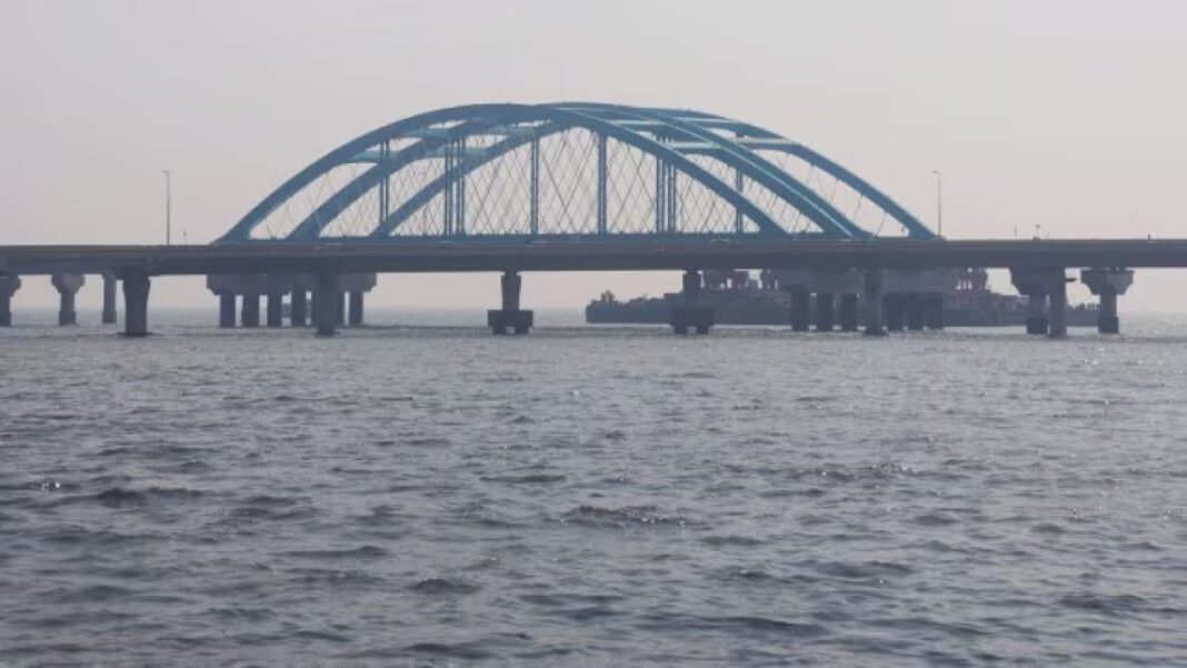 Mumbai, Arch Bridge, Coastal Road, Bandra-Worli Sea Link, Connectivity, Infrastructure, Economic Growth, Urban Development, Government Support, Infrastructure Development