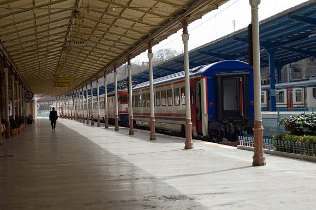 KSR Bengaluru Railway Station, passenger experience, infrastructure modernisation, Kempegowda International Airport, multi-modal connectivity, sustainability, modern architecture, solar energy, urban mobility, Indian Railways, Bengaluru transportation, regional connectivity.