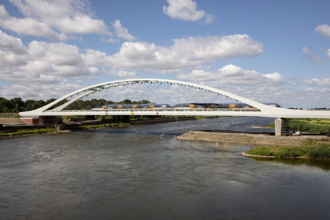 Küstrin Rail Bridge, Germany, Poland, Oder River, network arch, sustainability, carbon tensile elements, rail infrastructure, cross-border cooperation, DB Infra Go, Schlaich Bergermann Partner, international design competition, transportation, economic ties