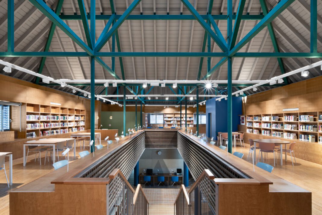 renovation, Municipal Library Caja de Cultura, Spain, cultural hub, architectural preservation, Gabriel Gallegos Borges, modern functionality, sustainable design, Torrelodones, historical architecture