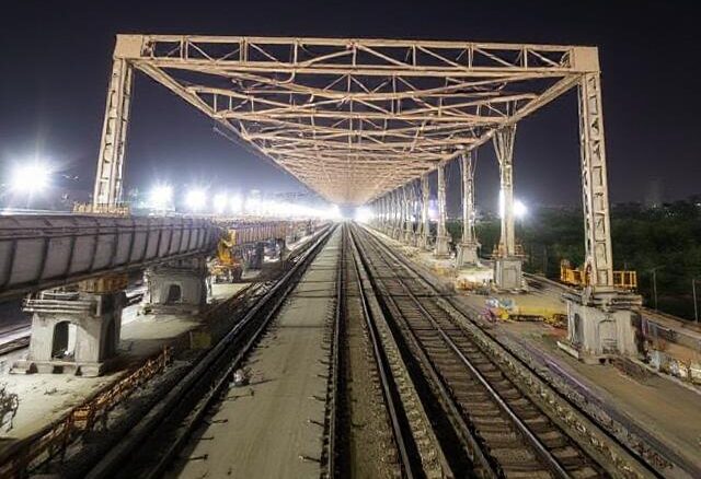 Major Steel Span Installed for Mumbai Metro Line-4