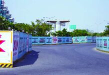 DMRC barricaded 20km of the construction site around the Phase 4 metro construction in Delhi dmrc barricades